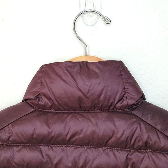UNIQLO Purple Down Puffer Vest size XS Warm Lightweight Zipper Pockets - Picture 8 of 15